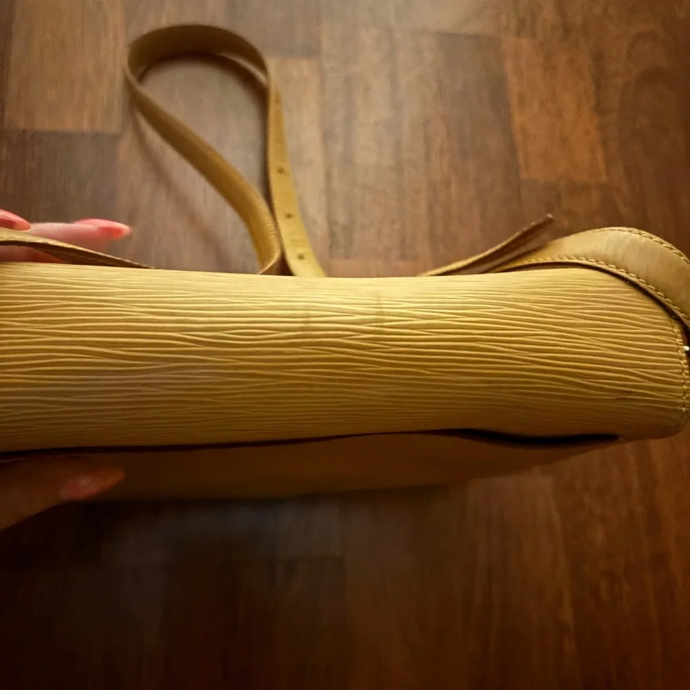 Louis Vuitton Epi Saint Cloud GM Tan Crossbody Shoulder Bag Authentic - Picture 7 of 14